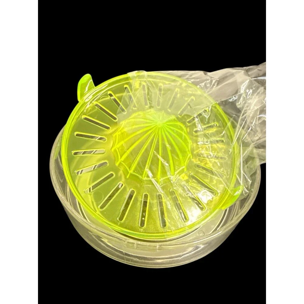 Pampered Chef Strain and Pour Manual Lemon Citrus Juicer White with Clear Base
